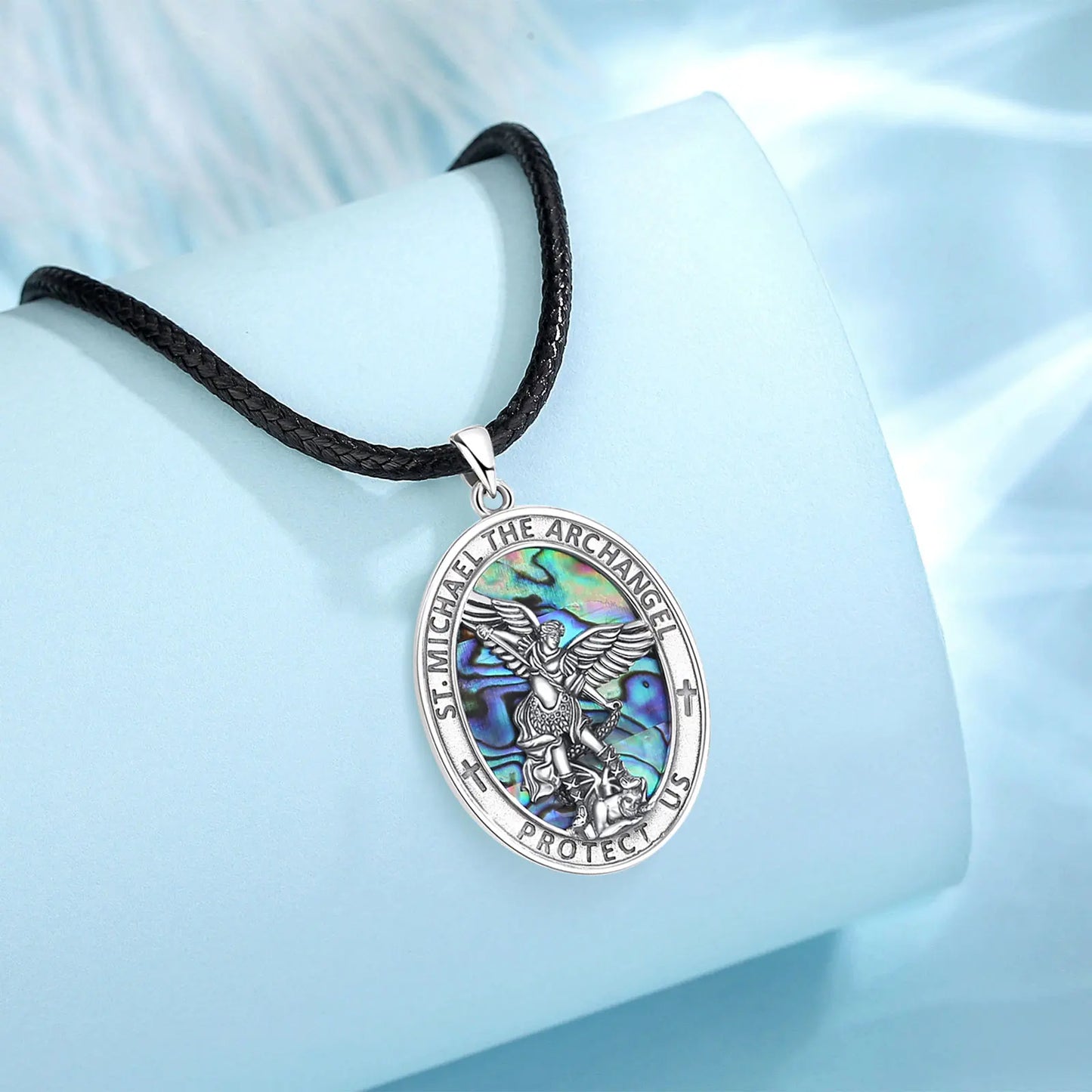 Video - Abalone kagylóval díszített Szent Mihály arkangyal ezüst medál és védelmi amulett