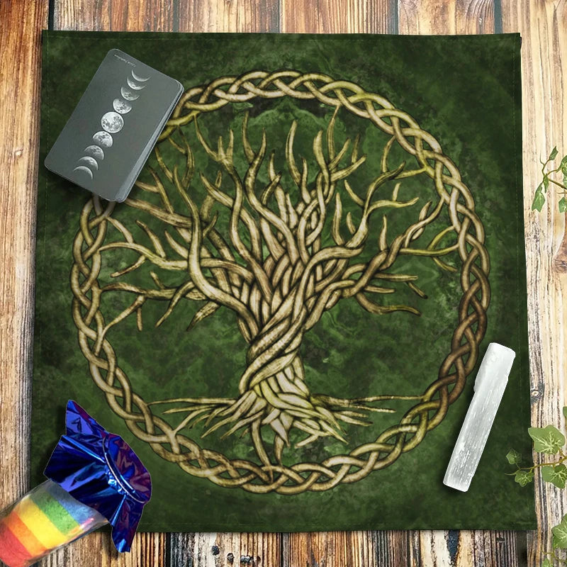 Kelta csomó motívummal és Elder Futhark rúnákkal díszített Életfa mintázatú terítő