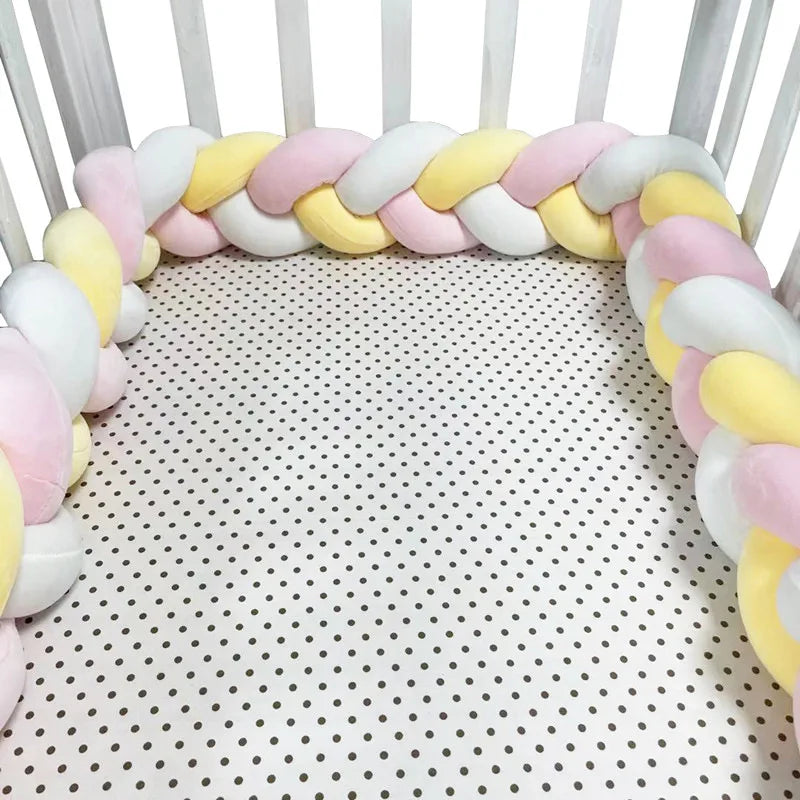 Plüss, csomozótt puha, kiságyba való oldalvédelem babák részére 1M/2M/3M/4M-es
