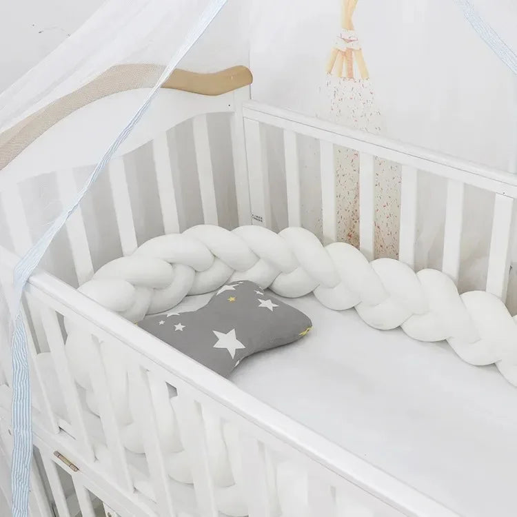 Plüss, csomozótt puha, kiságyba való oldalvédelem babák részére 1M/2M/3M/4M-es