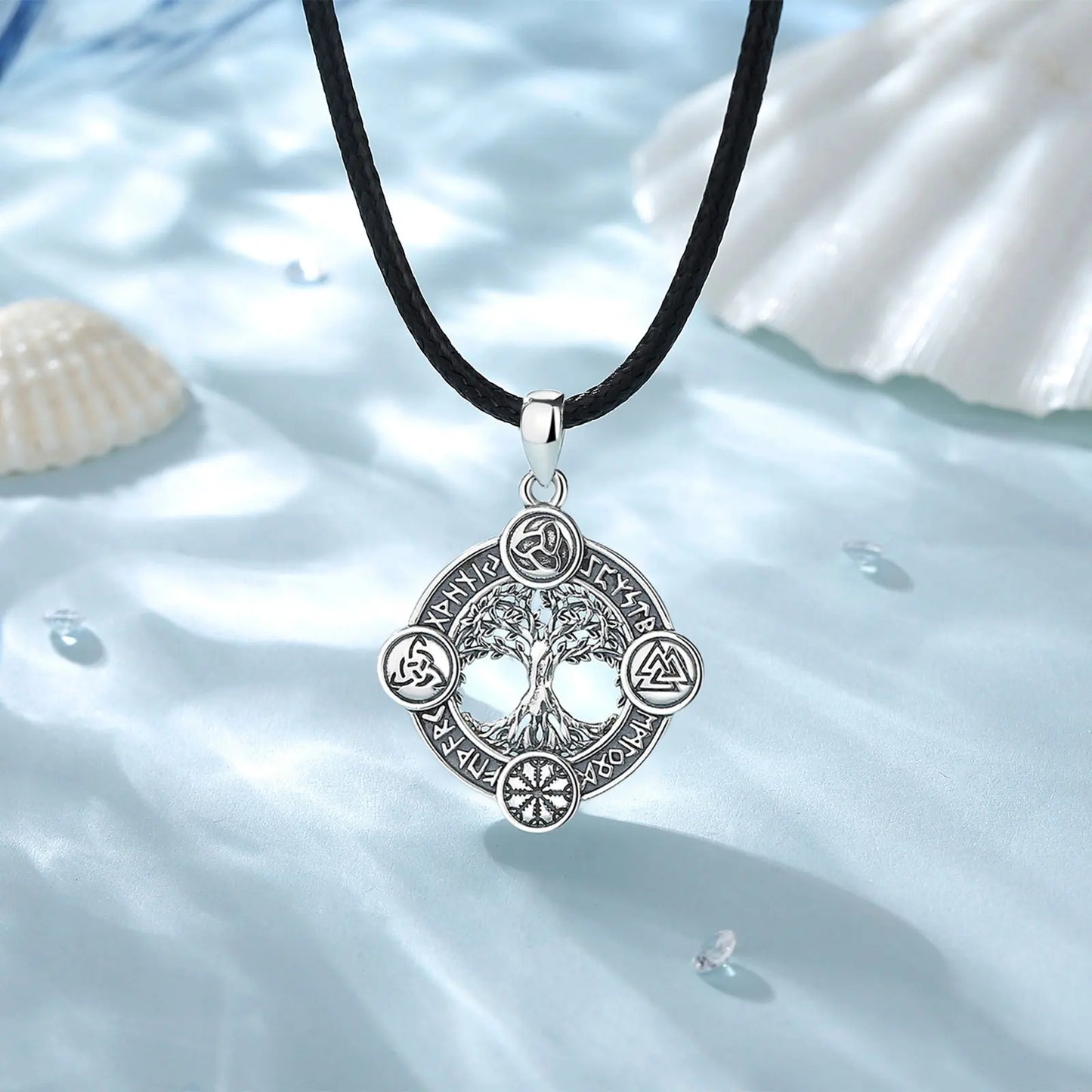 Viking szimbólumokkal ellátott ezüst medál - (Yggdrisil - Világfa), Walknut, Aegishjalmur, TriskeleElder Futhark rúnákkal körülvéve. Rendkívül erős védelmi amulett!!!