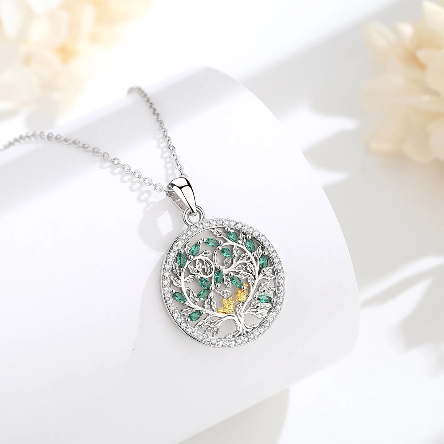 Zöld cirkónia kövekkel díszített 925 sterling ezüst medál